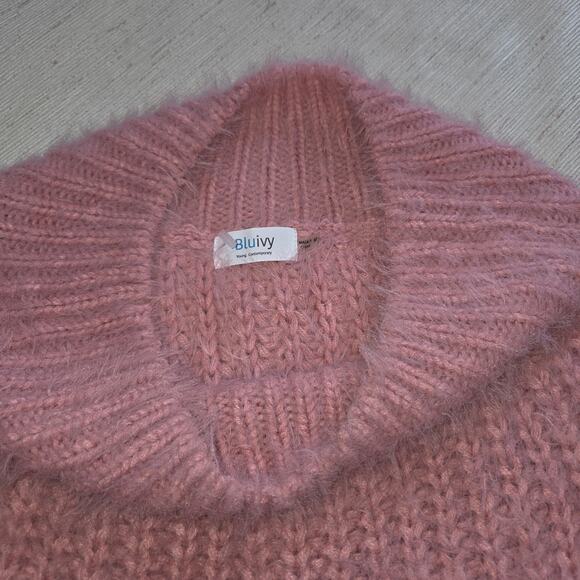 BluIvy Young Contemporary pink soft furry sweater with 3/4 sleeves Woman's sz. M - Picture 3 of 7